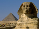 The Sphinx with 4th Dynasty Pharaoh Menkaure's Pyramid, Giza, Egypt Photographie par Kenneth Garrett