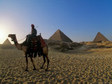 Man and Camel, Giza Plateau, Giza, Egypt Lámina fotográfica por Kenneth Garrett Man and Camel, Giza Plateau, Giza, Egypt Lámina fotográfica por Kenneth Garrett