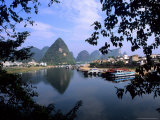 Wonderful ragged Limestone Mountains and Li River and City Life of Yangshuo Area of China Photographie par Bill Bachmann