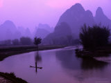 Aerial Scenic of the Fishermen and Limestone Mountains, Gulin, China Photographie par Bill Bachmann