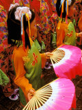 Young Chinese Girls, Chinese Independence Day, Kowloon, Hong Kong, China Photographie par Walter Bibikow