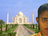 Hindu Woman at the Taj Mahal, India Photographie par Bill Bachmann