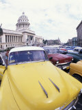 Classic 1950's Auto at Havana Capitol, Havana, Cuba Photographie par Bill Bachmann
