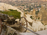 Fairy Chimneys and Wagon, Cappadocia, Turkey Lámina fotográfica por Joe Restuccia III Fairy Chimneys and Wagon, Cappadocia, Turkey Lámina fotográfica por Joe Restuccia III