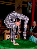 Contortionist Performing on a Table in Ulaan Baatar, Mongolia Photographie par Bill Bachmann