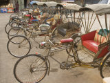 Bicycle Taxis, Khon Kaen, Thailand Lámina fotográfica por Gavriel Jecan