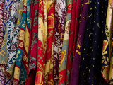 Market Fabrics for Sale, Turkey Photographie par Joe Restuccia III