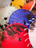 Painted Umbrellas, Bo Sang, Thailand Lámina fotográfica por Kristin Piljay