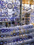Blue Glass-Eye Pendant Shop in the Grand Bazaar, Istanbul, Turkey Photographie par Ali Kabas