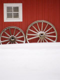 Martin Stables, Window and Wheel Detail, Banff, Alberta Lámina fotográfica por Michele Westmorland Martin Stables, Window and Wheel Detail, Banff, Alberta Lámina fotográfica por Michele Westmorland