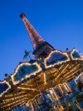Winter View of the Eiffel Tower and Carousel, Paris, France Photographie par Walter Bibikow
