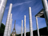 New Peace Towers and Eiffel Tower, Paris, France Photographie par Bill Bachmann
