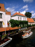 Houses and Boats with Tourists, Canals of Bruges, Belgium Photographie par Bill Bachmann