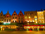Cafes in Marketplace in Downtown Bruges, Belgium Photographie par Bill Bachmann