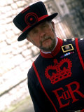 Beefeater at the Tower of London, London, England Photographie par Bill Bachmann