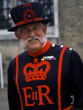 Beefeater in Costume at the Tower of London, London, England Photographie par Bill Bachmann