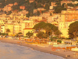 Beachfront View at Dawn, Alassio, Riviera di Ponente, Liguria, Italy Photographie par Walter Bibikow