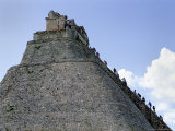 Tourist, Pyramid, Uxmal, Mexico Photographie par Kenneth Garrett