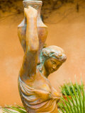 Statue of Goddess at Viansa Winery, Sonoma Valley, California, USA Lámina fotográfica por Julie Eggers Statue of Goddess at Viansa Winery, Sonoma Valley, California, USA Lámina fotográfica por Julie Eggers