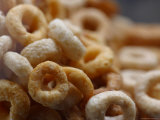 Close-up of Round Frosted Breakfast Cereal - Fotografik Baskı Close-up of Round Frosted Breakfast Cereal - Fotografik Baskı