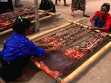 Wayne Walton - Ikat Weaving at Watumbakala Village, Indonesia Fotografická reprodukce