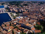 Rooftops of Old Town and Harbour from Campanile St. Euphemia, Rovinj, Croatia Photographie par Wayne Walton