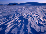 Wind-Scoured Snow on Penney Icecap, Auyuittuq National Park, Baffin Island, Nunavut, Canada Photographie par Grant Dixon