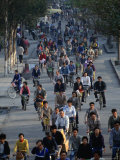 Bicyle Traffic, Guangzhou, China Photographie par Chris Mellor