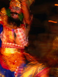 Sunda Upasunda Dance Performed at Ubud Palace, Blur, Ubud, Indonesia Fotografisk tryk af Paul Beinssen Sunda Upasunda Dance Performed at Ubud Palace, Blur, Ubud, Indonesia Fotografisk tryk af Paul Beinssen
