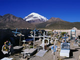 Graveyard at Sajarma Village Below Nevado Sajarma Peak, Sajama National Park, Oruro, Bolivia Photographie par Grant Dixon