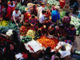 Fruit and Vegetable Stalls at Sunday Market, Chichicastenango, Guatemala Fotografisk tryk af Richard I'Anson