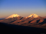 Volcanic Peaks of Mt. Parincota and Mt. Pomerata on the Chile/Bolivia Border, Oruro, Bolivia Photographie par Grant Dixon