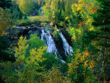 Waterfall and Autumn Colours with House in Background, Silver River Falls, Keweenaw County, USA Photographie par Charles Cook
