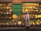 Man Walking Past Brass Platters and Trays, Luxor, Egypt Photographie par Anders Blomqvist