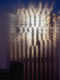 Reflection Of Sun Of Bank Of America Building Through Fog, San Francisco, California, U.S.A. Lámina fotográfica por Richard I'Anson Reflection Of Sun Of Bank Of America Building Through Fog, San Francisco, California, U.S.A. Lámina fotográfica por Richard I'Anson