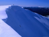 Skier on Cornice at Watsons Crags, Main Range in Winter, Kosciuszko NP, New South Wales, Australia Photographie par Grant Dixon