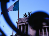 Looking Through Gate Detail to Vittoriano, Rome, Italy Photographie par Glenn Beanland