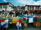 Prayer Flags for Sale at Market on Barkhor, Outside Jokhang Temple, Lhasa, Tibet Photographie par Richard I'Anson