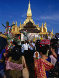 Crowds Celebrating Festival That Luang, Luang Prabang, Laos Lámina fotográfica por Joe Cummings Crowds Celebrating Festival That Luang, Luang Prabang, Laos Lámina fotográfica por Joe Cummings