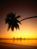 Sunset Over Aitutaki Lagoon, Aitutaki, Southern Group, Cook Islands Photographie par Peter Hendrie