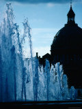 Fountain With Domed Building Behind., Copenhagen, Denmark Lámina fotográfica por Mark Daffey