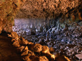 Near Entrance to Skull Cave, Lava Beds National Monument, California, USA Photographie par Stephen Saks