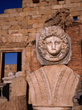 The head of Medusa and Nereid surround the entire Severan Forum - Leptis Magna, Tripolitania Photographie par Patrick Syder
