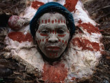 Kikuyu Man in Ceremonial Dress, Kenya Photographie par Jane Sweeney