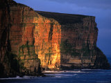 Sunset Light on Old Red Sanstone Cliffs South of Rackwick Bay, Scotland Photographie par Grant Dixon