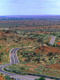 Highway Winding Through Countryside Outside Broken Hill, Broken Hill, New South Wales, Australia Photographie par Christopher Groenhout