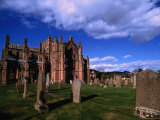 Ruins of Melrose Abbey and Cemetery, Melrose, United Kingdom Photographie par Martin Moos