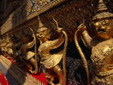Guardians Surrounding Temple of the Emerald Buddha, Wat Phra Kaew, Bangkok, Thailand Photographie par Richard Nebesky