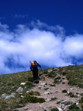 Climber Heading To The Summit Of Mt Elbert., Colorado, U.S.A. Lámina fotográfica por Cheyenne Rouse