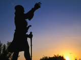 Silhouetted Statue on Plateia Athinaton Areopoli, Peloponnese, Greece Photographie par Glenn Beanland
